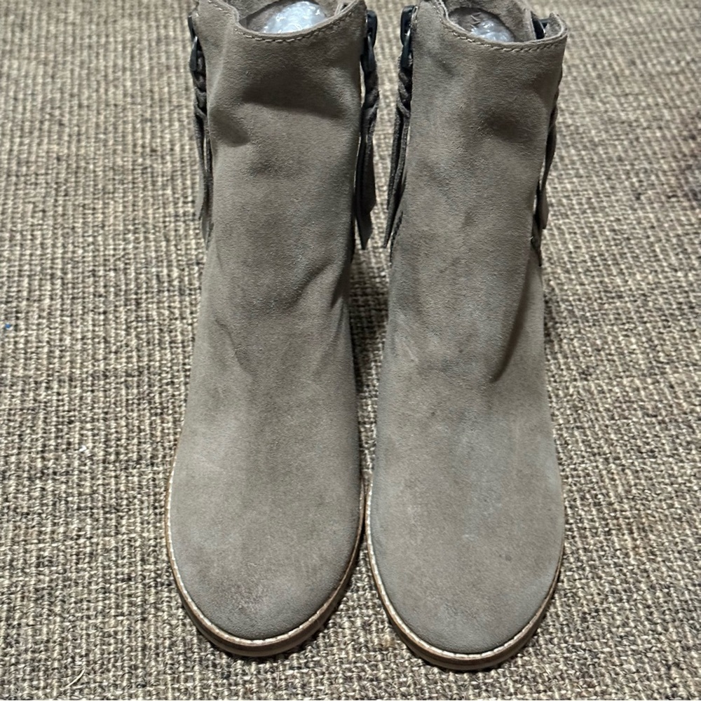 NWOT Dolce Vita Lana Tassels Ankle Suede Booties - Picture 2 of 5